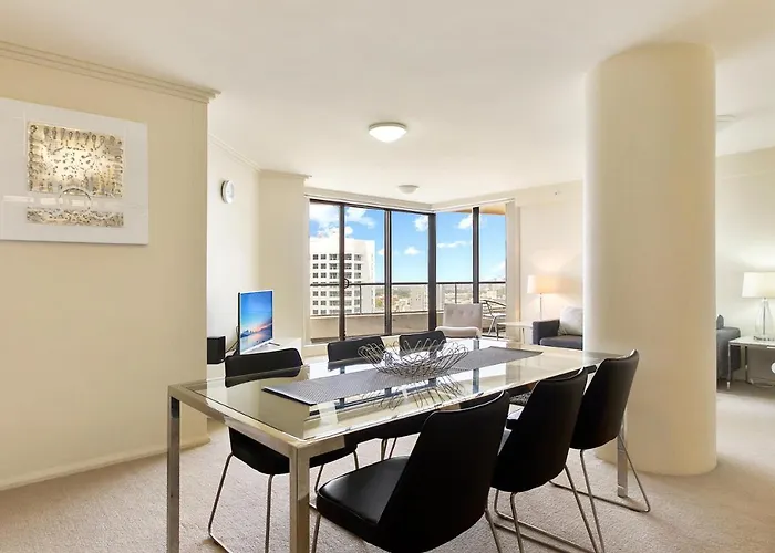 Large Elevated Apartment St Leonards